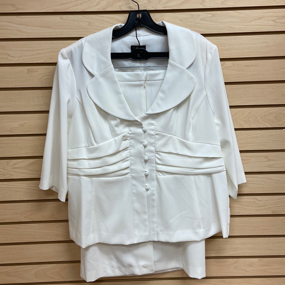 T Milano women fashionable fancy skirt suit Size 18 W